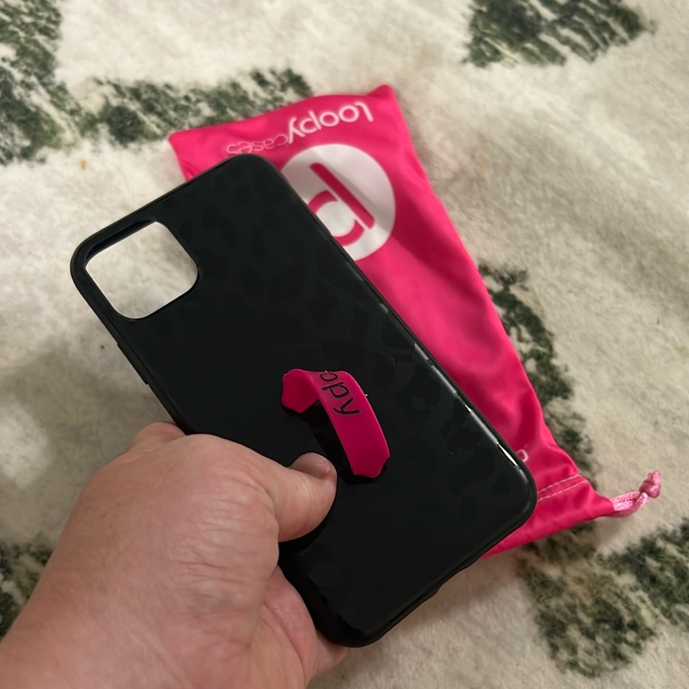 Black cheetah, pink loop iPhone 13 max
